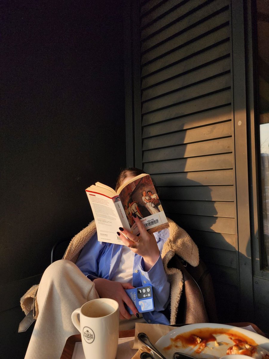 ClubSoar's tweet photo. Can you guess our next read for book club? 🤭

📸 cred: BookOnARooftop-Pinterest 

#soarbookclub #readofthemonth https://t.co/hwSzu5KuHv