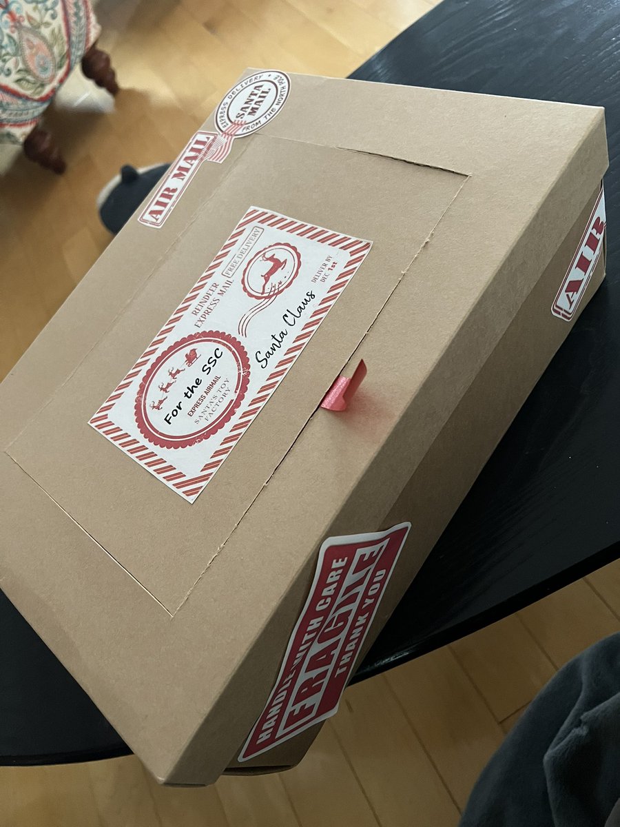 missblacksclass's tweet photo. @missblacksclass  got a special delivery this Morning. With the postal strike and @alcdsb_ofat closed on a Sunday we are lucky he found us! @studentsuccess #welcomebackwilly #Dec1 https://t.co/yOeYCBtxgi