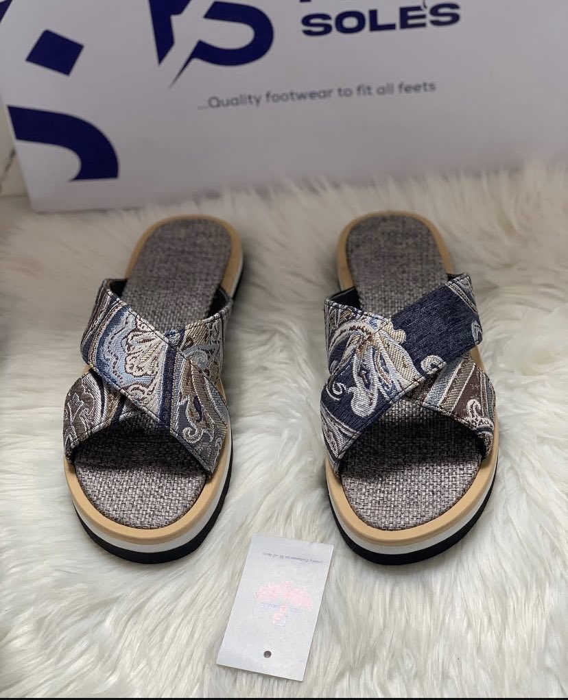 feetsnsoles_'s tweet photo. New in 🙎‍♂️

📍: Lagos https://t.co/xFxp1u0xI9
