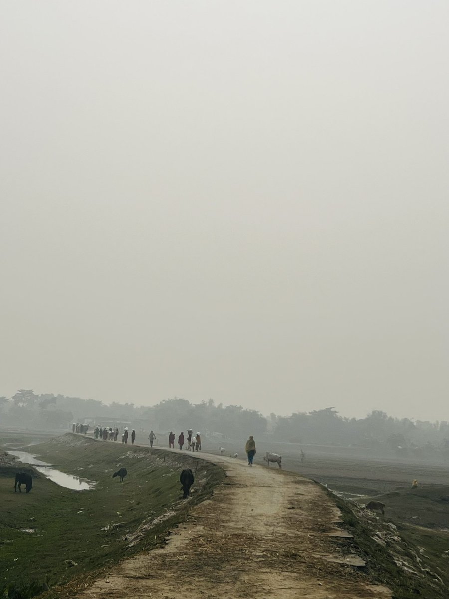 𝐇𝐮𝐦𝐚𝐧𝐢𝐭𝐚𝐫𝐢𝐚𝐧 𝐚𝐢𝐝 𝐭𝐨 𝐅𝐥𝐨𝐨𝐝-𝐀𝐟𝐟𝐞𝐜𝐭𝐞𝐝 𝐅𝐚𝐦𝐢𝐥𝐢𝐞𝐬 𝐢𝐧 Amour, #𝐏𝐮𝐫𝐧𝐞𝐚, 𝐁𝐢𝐡𝐚𝐫. Grateful to <a href="/zomato/">zomato</a> <a href="/FeedingIndia/">Feeding India</a> program for the relief kits. 
<a href="/ias_kundan/">Kundan kumar IAS</a> <a href="/PurneaTimes/">Purnea Times</a> <a href="/deepigoyal/">Deepinder Goyal</a>