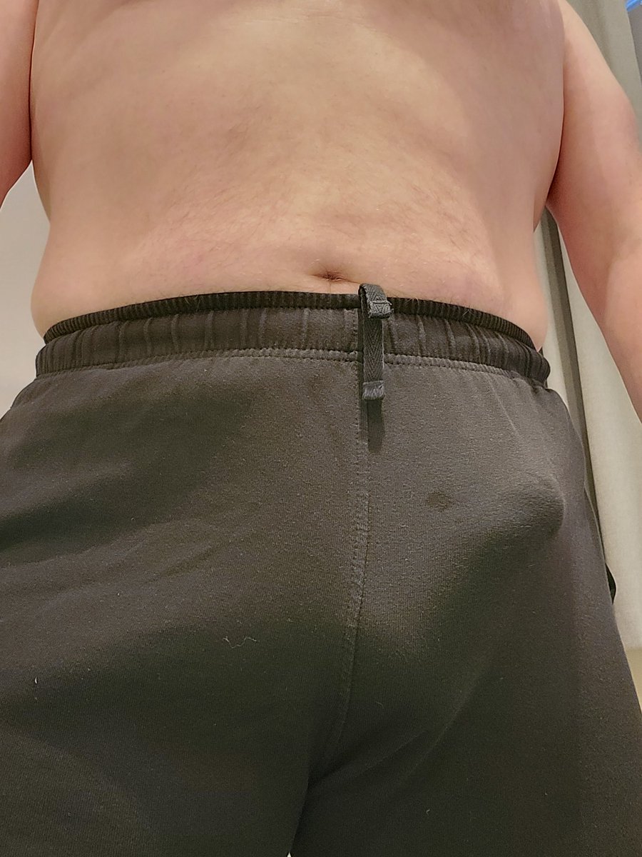Looking70252678's tweet photo. Look away dadbod haters! Too cold for #sunsoutcocksout but I've just been reminded by a sexy someone that i haven't posted for a few weeks so here goes 😉 https://t.co/LuFsTpT4O9