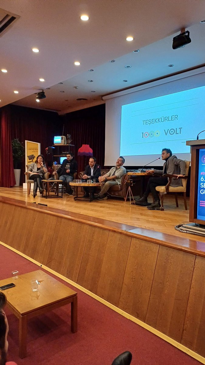 Görsel Efekt teknolojilerinde ülkemizin ve dünyanın nerede olduğu, geleceğin ne getireceği hakkında çok güzel bir oturum oldu. Sahip olduğumuz bilgi birikimi ve deneyimi sektöre aktarmaktan her zaman büyük mutluluk ve onur duyduk. @fiyab_sinema_gunleri'ndeydik.