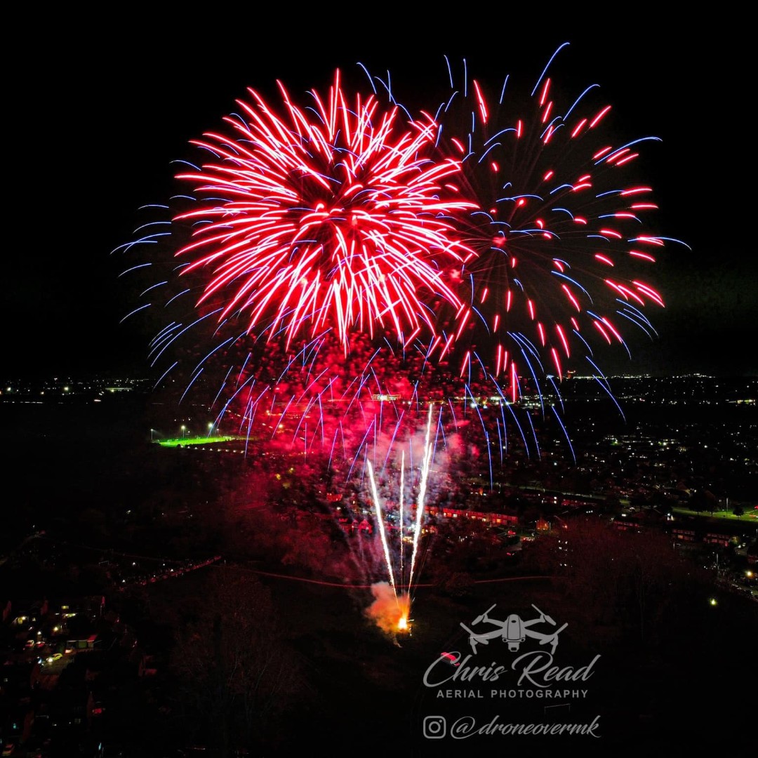 TitaniumFwks's tweet photo. Still reminiscing about our incredible November displays! Here are some fantastic shots from Newport Pagnell Fireworks.
📸Drone over MK
#NewportPagnell #Fireworks #DronePhotography #MKEvents #CommunityEvents #FireworksDisplay #PhotographyLovers #IncredibleViews https://t.co/CMH6t42Liu
