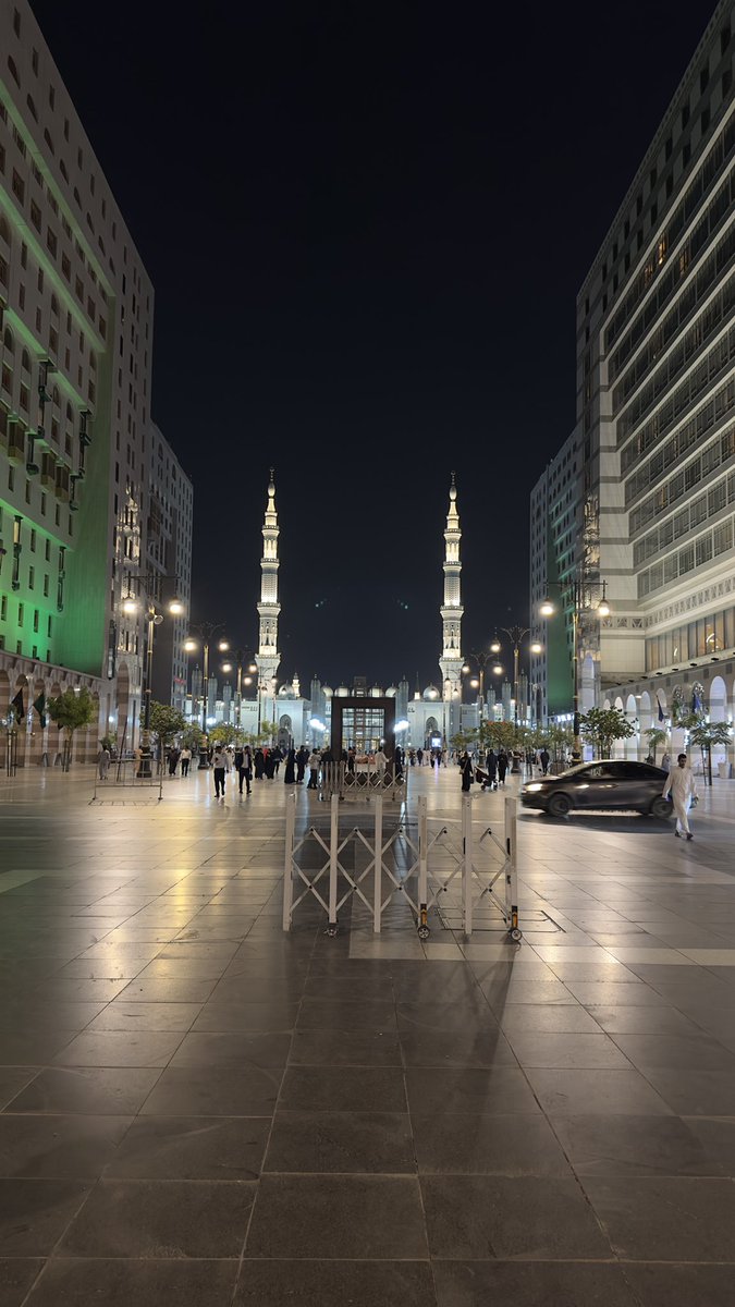 اليوم زرتُ المسجد النبوي الشريف، وتعجز الكلمات عن وصف جماله وعظمته. في كل زاوية، تاريخٌ يُحكى عن الرسول ﷺ وصحابته الكرام.