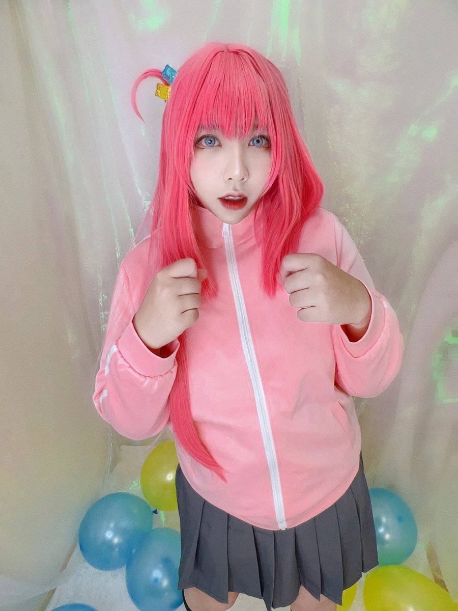 Can i be your GF? https://t.co/4fBjFEIr7f
