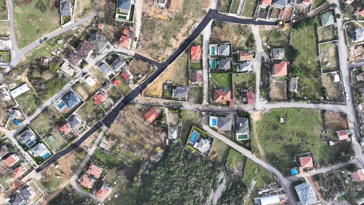 ozgurkabadayi_'s tweet image. Şile için çalışıyoruz!

Şile’de yol bakım ve asfaltlama çalışmaları, hafta sonu da dahil olmak üzere, durmaksızın tüm hızıyla devam ediyor. 🛣️

#şile #ağva