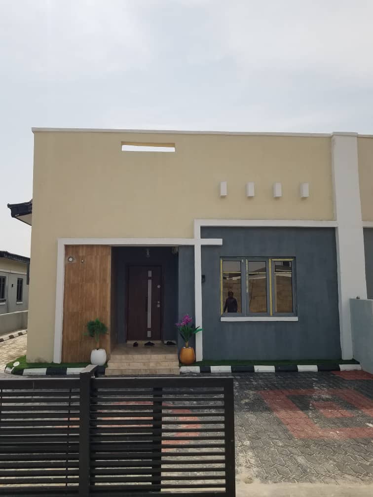 PaigePrecious2's tweet photo. 💥💥Fantastic luxury newly built 💥💥
3 month used 3bedroom detached bungalow in a secured estate.

📍Location: oribanwa, ajah, lagos 

💎Title governor's consent, 

📌Price: 48M

For inspection or more details

☎️:call:+2349016703171

☎️:WhatsApp:+2347042530368
#luxuryhome #bill https://t.co/6u25k6Nwna