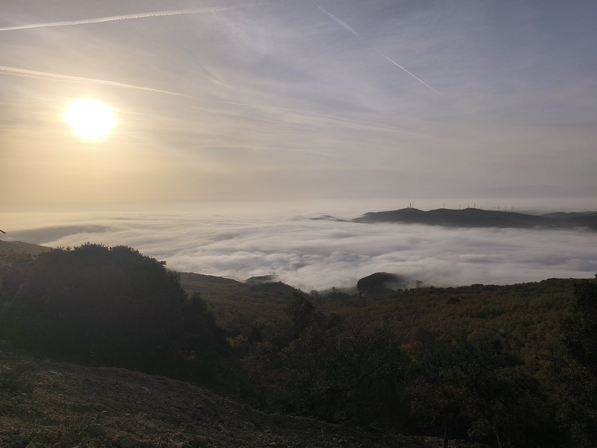 VacunHenrik's tweet photo. K no habre vivido yo en este monte ⛰️? Porque los recuerdos siempre son especiales. A veces nos reímos recordar los días k lloramos, y lloramos al recordar los días k nos reímos. La vida es asi !!! Pero lo más grande es aún por llegar 💪💪💪😉. https://t.co/SSk27hT5KT