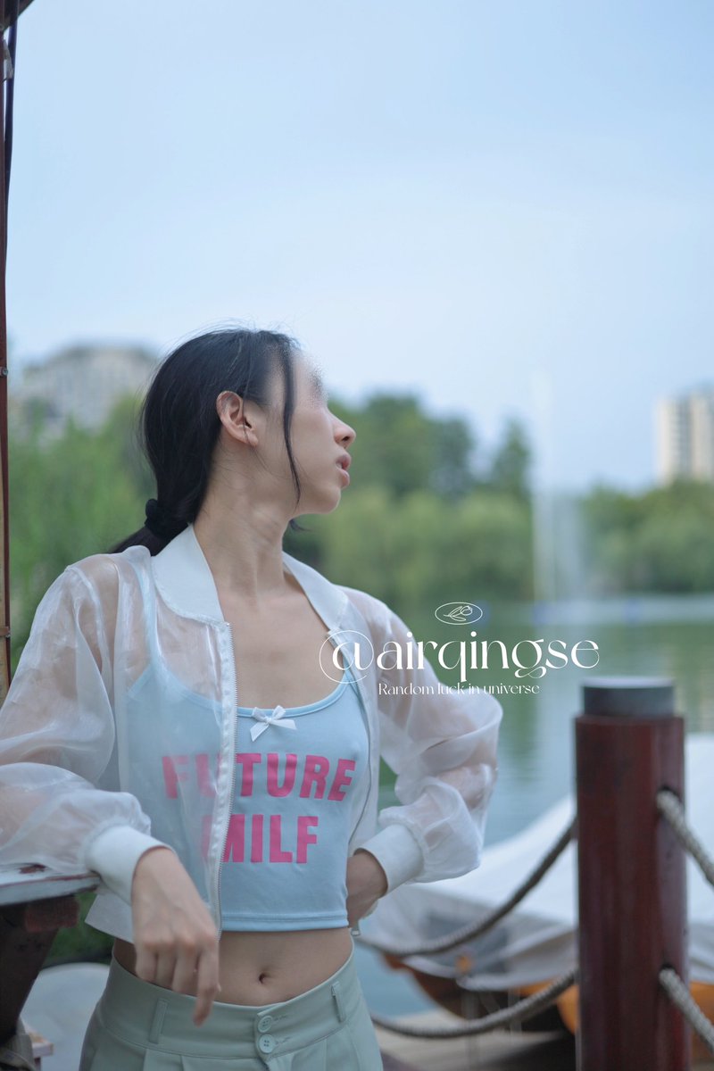 福利姬天青色分享的黄推图片4 - 网红私拍内容