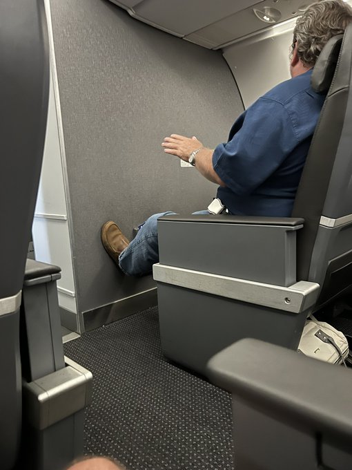 TRUmav's tweet image. If this guy is across the negotiating table from you, you’re in trouble

The tells: 
-wears a 3XL, but should probably wear a 2XL 
-old school Rolex 
-jeans w/ worn in loafers
-took 4 calls before takeoff at 6:30am 
-been talking about racing for an hour