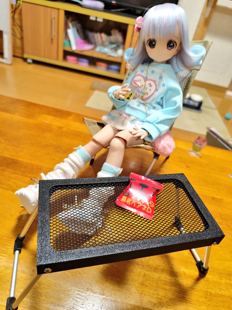 toris777's tweet image. 今日は良番？を引けたので
ふゆテーブル第一弾をゲットできたわ✨
s.c.worksさんのメッシュ座面も手に入ったし網網で揃いました
それとラグを新しい物に交換して頂きました🙇
早く外に連れ出したいですね
#ふゆチェアー
#scworks