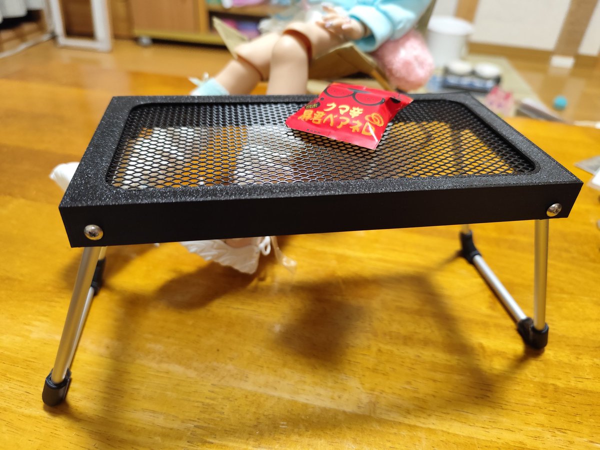 toris777's tweet image. 今日は良番？を引けたので
ふゆテーブル第一弾をゲットできたわ✨
s.c.worksさんのメッシュ座面も手に入ったし網網で揃いました
それとラグを新しい物に交換して頂きました🙇
早く外に連れ出したいですね
#ふゆチェアー
#scworks