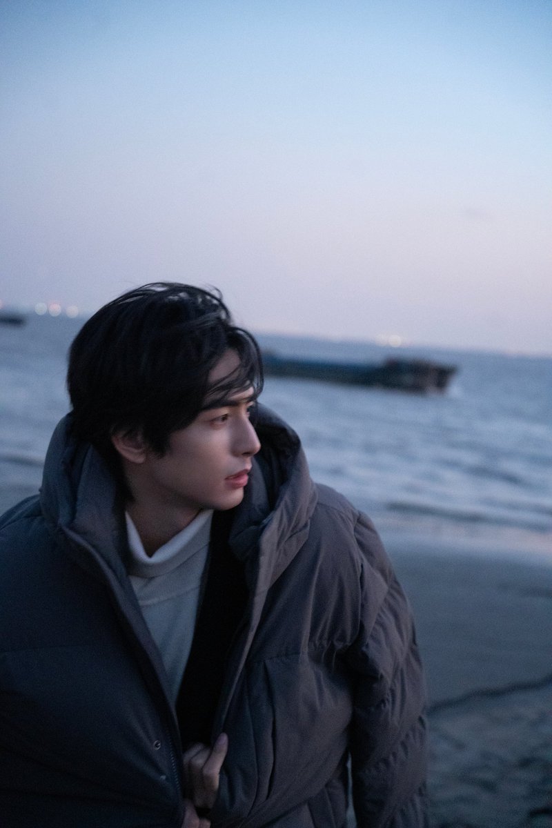 belovedSWL99's tweet photo. #송위룡 #宋威龙 
바다에 있을 때 분위기가 미쳤음 https://t.co/f1gtOHKhSk