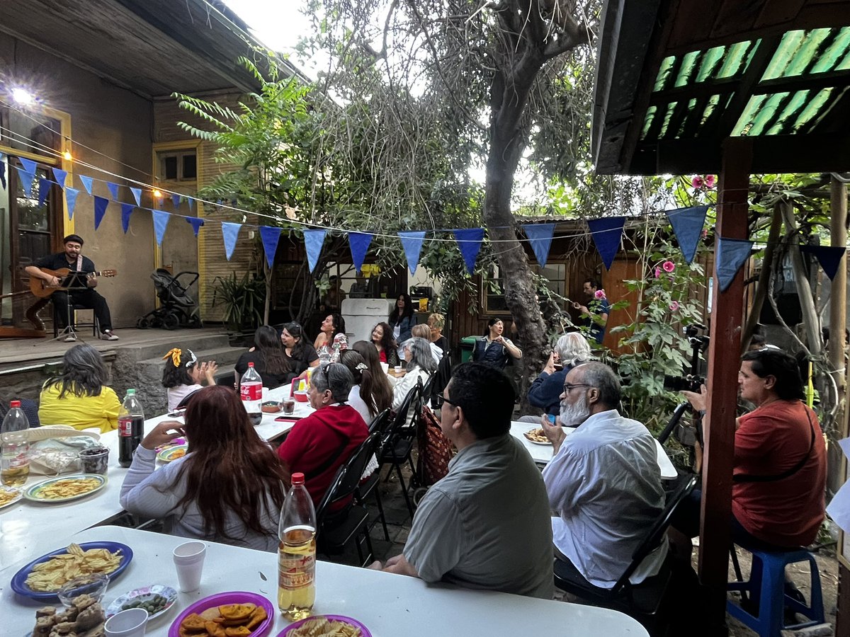 Celebrando los 20 años de <a href="/defensadeyungay/">Barrio Yungay</a> de luchas incansables junto a <a href="/rosarioxstgo/">Rosario Carvajal por Santiago</a> y <a href="/pepeosorioc/">Jose Osorio</a> <a href="/JVBarrioYungay/">Junta de Vecinos Barrio Yungay</a> <a href="/EcobarrioYungay/">Ecobarrio Patrimonial Yungay</a> la querida familia Yungaína. Larga vida a nuestro movimiento ciudadano político y social. ¡Arriba los que luchan!