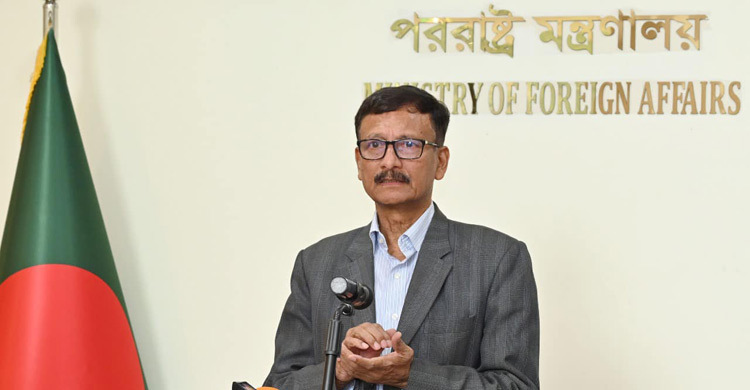 basherkella's tweet photo. Indian media in planned propaganda about Bangladesh: Foreign Affairs Advisor

#Bangladesh's Foreign Affairs Advisor Md. Touhid Hossain has commented that the #Indian media did not take the July uprising well. He alleged that they are carrying out planned propaganda to portray Bangladesh as a militant state to the world.

The Foreign Affairs Advisor said this at a day-long conference marking the 30th anniversary of the CPD at the BRAC Inn Center in Mohakhali in the capital on Sunday afternoon. He said that all the news like minority oppression and the rise of the Taliban government are absurd.

Advisor Touhid Hossain said, "The Indian media is not happy with the mass uprising in Bangladesh. They are carrying out planned propaganda to portray this country as a militant state to the world. The Indian media is also running an absurd campaign that minorities are being persecuted in this country and that a Taliban government is being established. The foreign affairs advisor also commented that the kind of discussion about Bangladesh that is being held in the Indian media will not be pleasant for either country.

#Dhaka #IndianPropaganda #GodiMedia
