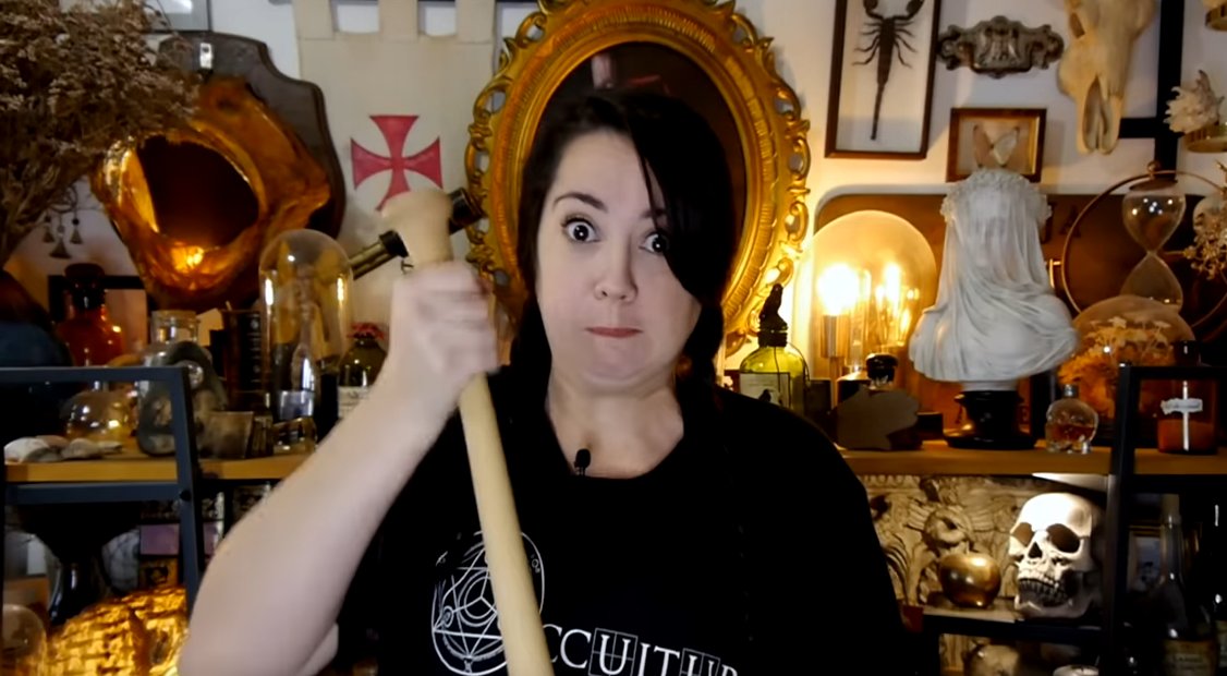 pushmyway's tweet photo. POV : Moi qui vois quelqu'un dire que les Warren sont les plus grands expert en paranormal💢

Nouvelle master class de @occulture_ytb 
👉https://t.co/dBTpO6R3nc https://t.co/GuMhG1cqh0