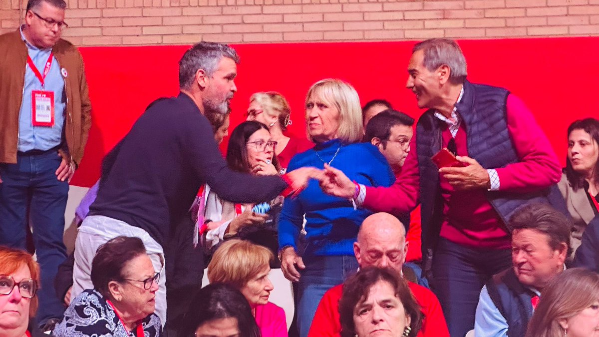 pepebernal's tweet photo. En el cierre del 41 Congreso @PSOE no podía faltar la gente de #Marbella y #SanPedro. Se han sumado a la decena de delegados y observadores que ambas agrupaciones hemos tenido en #Sevilla.
Hemos dejado nuestra huella y nuestras propuestas.
🌹👏❤️ https://t.co/b9AqkzX6pa