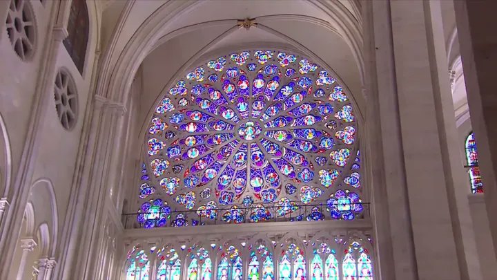 La rosace de la cathédrale Notre-Dame de Paris .