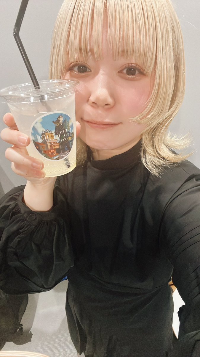 MOEDESUNE's tweet photo. 「冬の夜の街」ありがとうございました！
年内最後の福岡、とても良い夜だった🌃

クボタカイくんの個展、東京編も開催されるって！みんなも行ってみて！
生で作品を見れる感動を是非✨ https://t.co/196o4EXtfQ