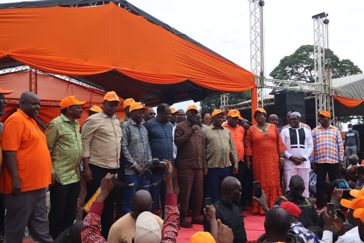 DrOparanya's tweet image. Joined Rt. Hon. @RailaOdinga at Hon. Otsosi's homecoming celebration today. I urged ODM members to embrace unity and work collaboratively with President Ruto's government to enhance development and deliver progress for all Kenyans. #UnityForDevelopment #WorkingTogether