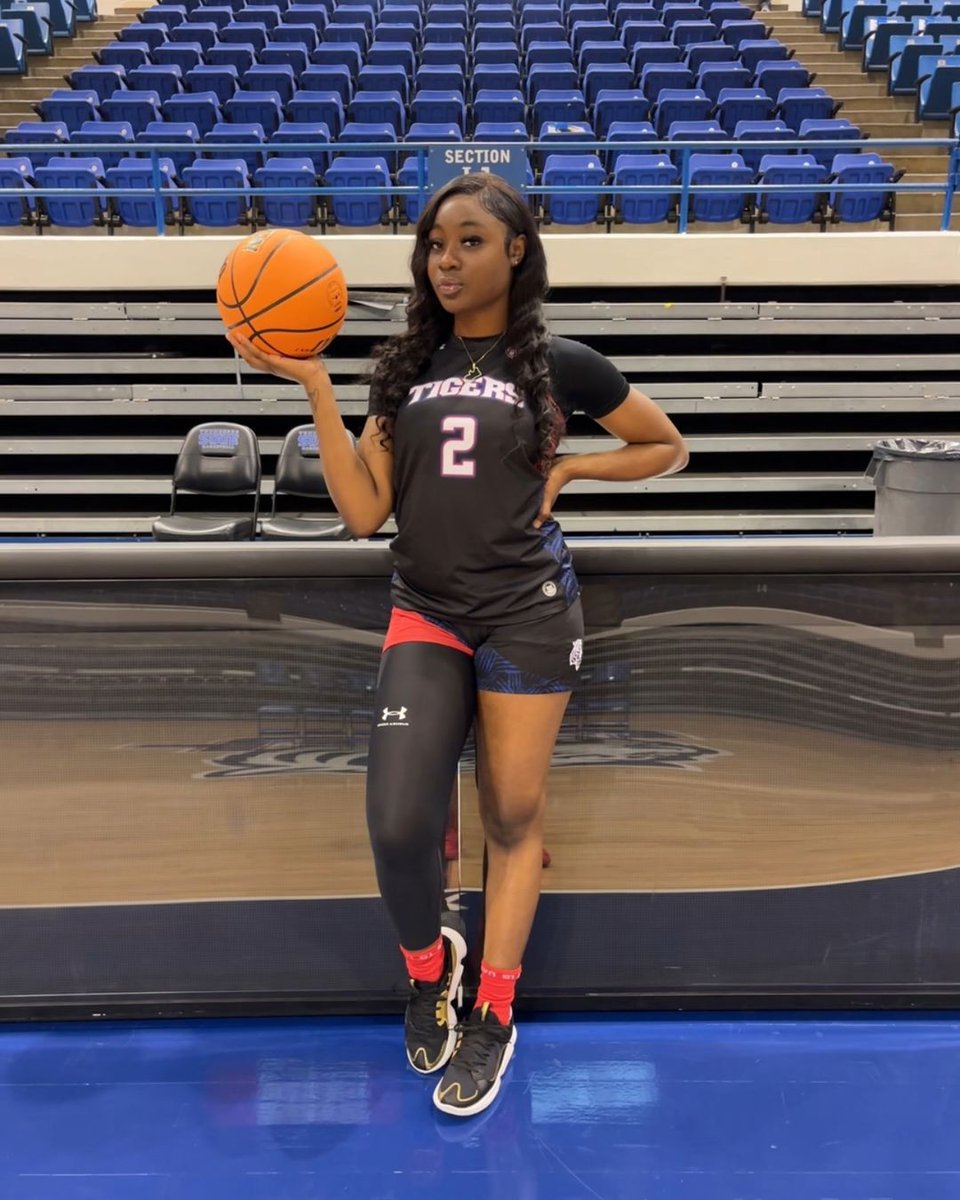 HoopHeroines (@hoopheroines) on Twitter photo FRESHMAN Somah Kamara | <a href="/SomahKamara2024/">Somah K. Kamara</a>
29 points
12-of-20 fg's
2-of-6 3's
3-of-5 ft's
4 rebounds
1.16 PPP
...in <a href="/TSUTigersWBB/">Tennessee State Womenโs Basketball</a> 92-87 ot win over UNC Asheville. FRESHMAN Somah Kamara | <a href="/SomahKamara2024/">Somah K. Kamara</a>
29 points
12-of-20 fg's
2-of-6 3's
3-of-5 ft's
4 rebounds
1.16 PPP
...in <a href="/TSUTigersWBB/">Tennessee State Womenโs Basketball</a> 92-87 ot win over UNC Asheville.