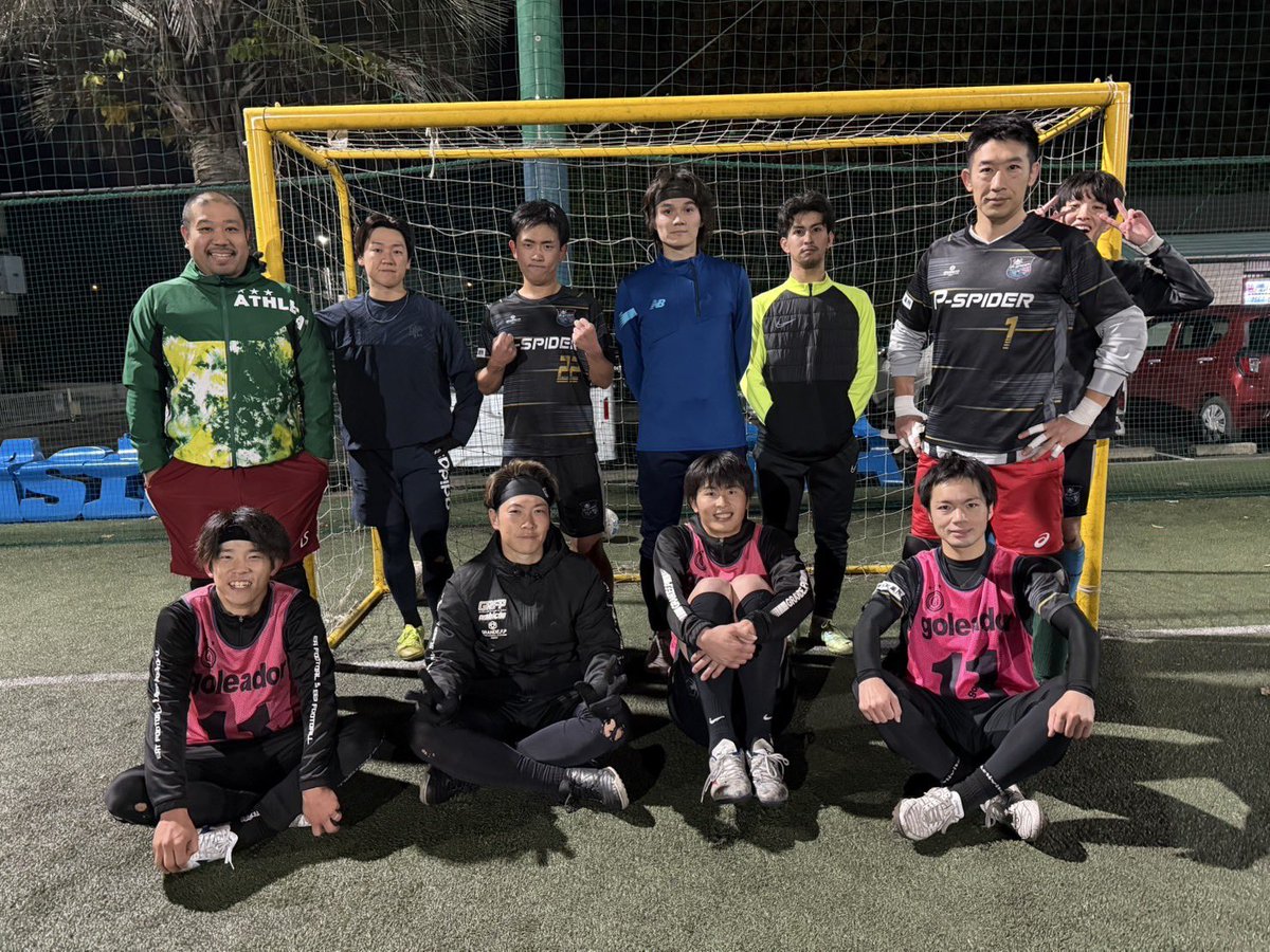 2024.11.28(木)TR
夜の屋外は厳しい寒さとなりましたが、負けずに熱い雰囲気でトレーニングをしました！
約1ヶ月空きましたが、いよいよ来週はリーグ戦！
応援よろしくお願いします！
#p_spider #ピースパ #フットサル #埼玉県フットサルリーグ1部 #練習