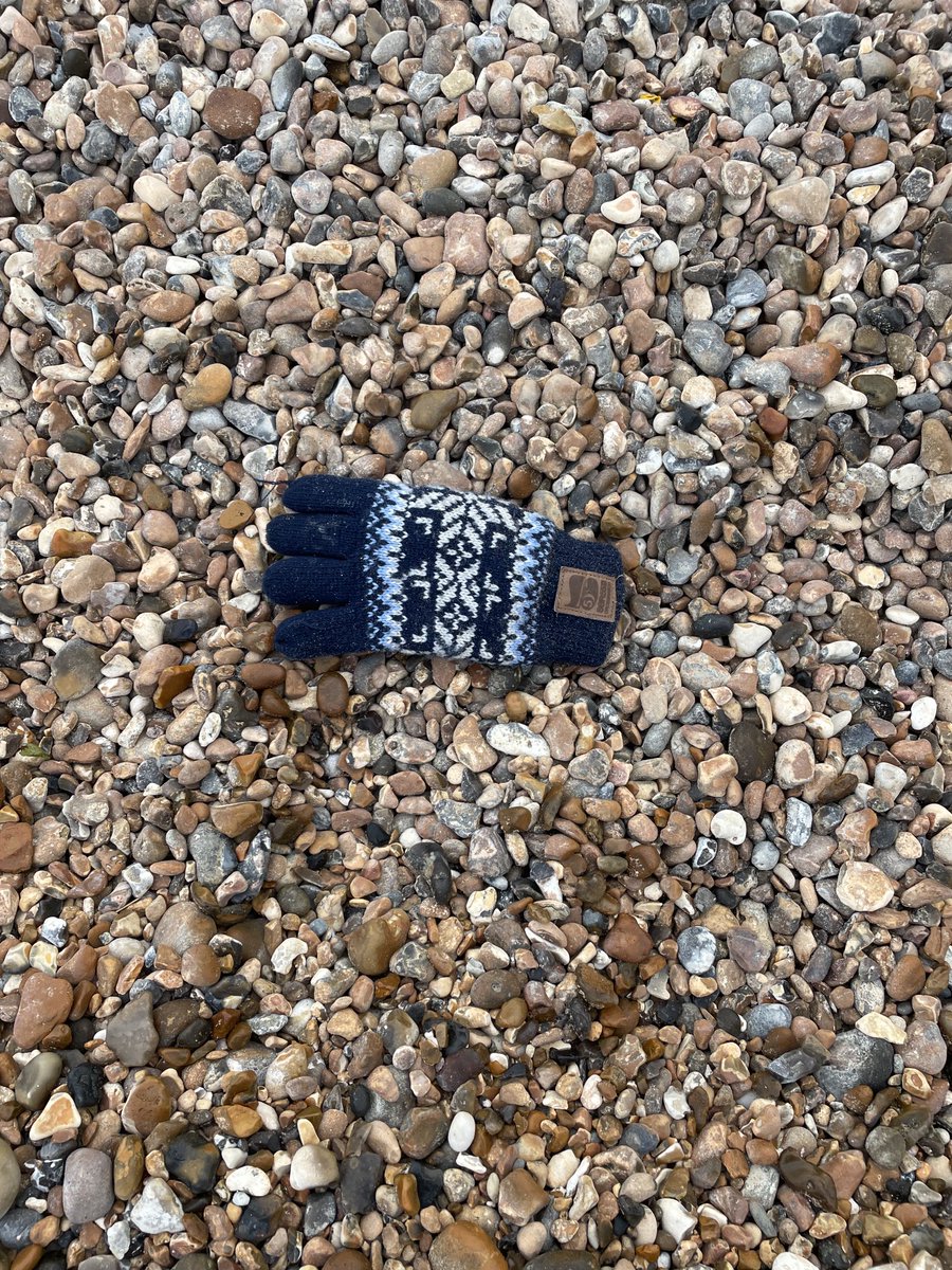 ⁦<a href="/singleglove/">lostglove</a>⁩ #Pevensey Bay