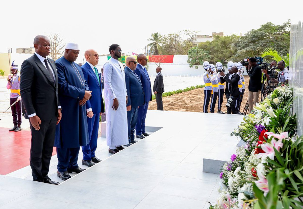 À Thiaroye, la mémoire nous rassemble et réaffirme notre humanité. 

Avec mes homologues africains et l’ensemble de la nation sénégalaise, nous avons rendu hommage aux tirailleurs, héros longtemps oubliés, tombés pour avoir réclamé justice et dignité.

Aujourd’hui, un pas