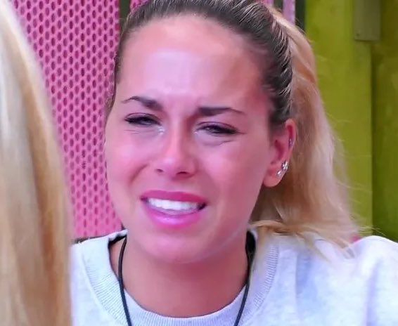 notmisax's tweet photo. ¿Quién se ha cargado el concurso de Violeta?

❤️ MG - Ella misma
🔁 RT - Su madre

#GH1D https://t.co/aCpKasUA19