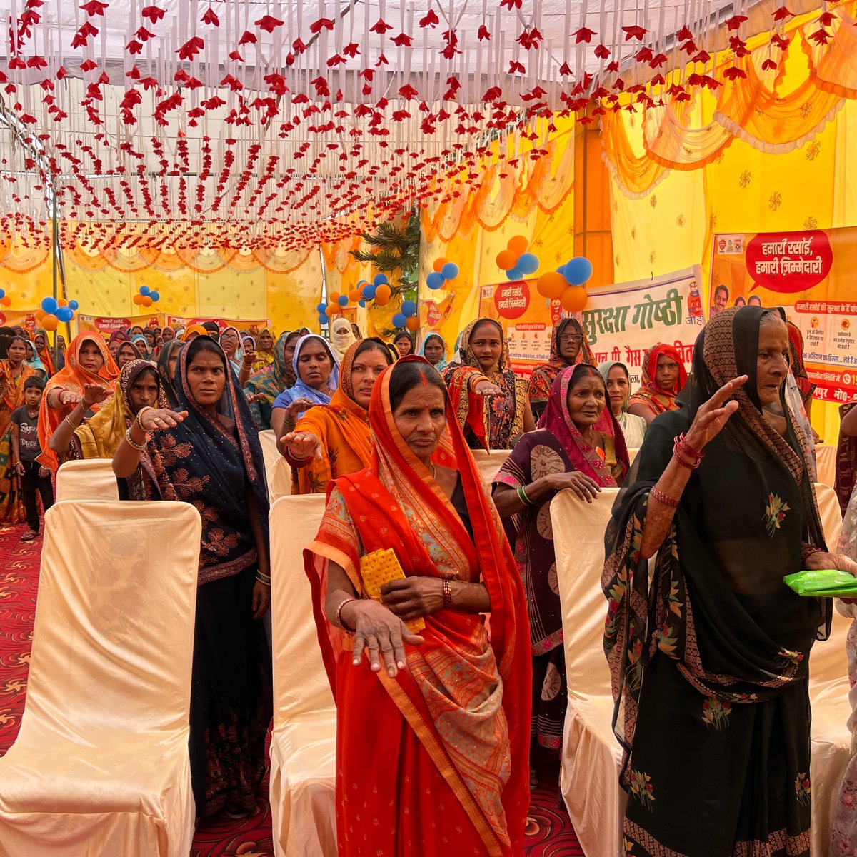 JAUNPUR_LPG_IOC's tweet photo. Today under #SenseofDuty campaign of @PetroleumMin, Cooking Competition organized by OMC, Jaunpur. with the tagline of #HamariRasoiHamariZimmedari, Attendees were briefed about safe LPG Use. 15 Deliverymen with highest #BSC done, 3 winners of Cooking Competition and 6 Quiz (1/n) https://t.co/7Yf8XRDDQ5