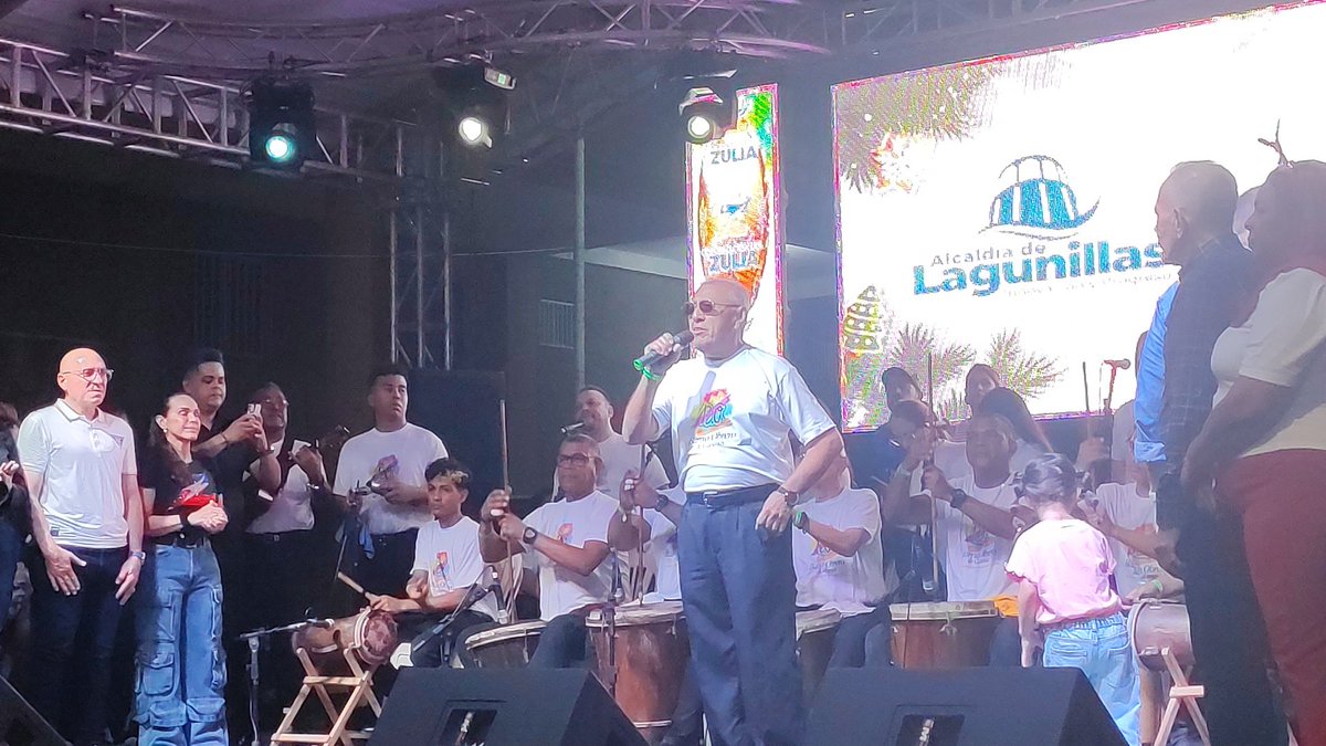 #1DeDiciembre ¡Ciudad Ojeda brilló con el encendido de luces navideñas! Nuestro gobernador <a href="/manuelrosalesg/">Manuel Rosales</a> y nuestro alcalde <a href="/cheolagunillas/">José Mosquera Adarme</a> compartieron esta alegría con todos los lagunillenses. 

#NavidadEnCiudadOjeda
#ZuliaNavideño
#UnidosSomosMás
<a href="/alclagunillas/">Alcaldía de Lagunillas</a>