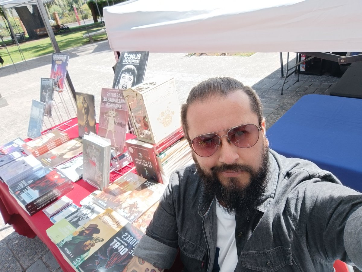 ha_riquelme's tweet photo. Instalado en la Corporación Cultural de Las Condes para el último día de #ExpoComic 

Entrada gratuita. Ven hoy desde las 11 hasta las 20hrs al stand de @cafune.editores @visualeschile y @arcano.nau a por tu libro/cómic favorito https://t.co/jExo9tsxrx