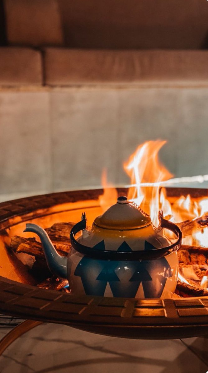 لو تعيش العمر كله تحت سقف الديون 
لا عطاك الله غنى النفس عينت الغناه

#مساء_الخير