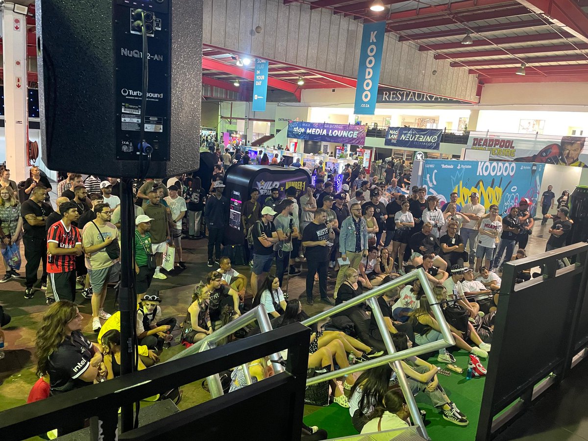 COD LAN 🤝 Being packed with spectators