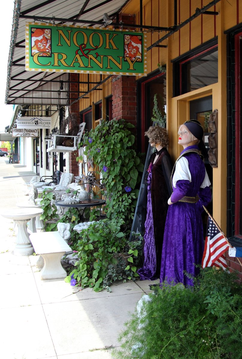 SouthWalton's tweet photo. Find treasure around every corner of Nook & Cranny in #AuthenticWalton! ๐โจ This #SecondhandSunday, spend the day exploring some of #WaltonCountyโs charming boutiques and hidden gems: https://t.co/Xe9WeAezSL https://t.co/ErHkaNqQBX