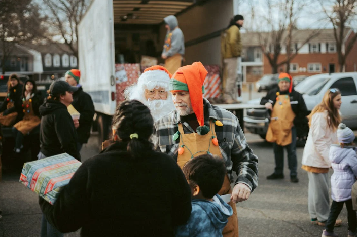 I was at the grocery store the day before Thanksgiving. As you can imagine, the store was packed and the checkout lines were long. While I stood in line, a man passed me with one item in his cart.
tegacaysun.com/2024/12/01/mr-…