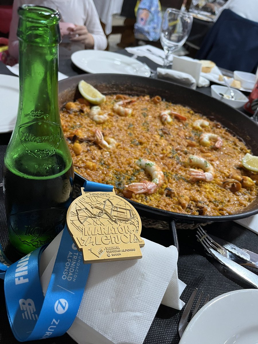 Las5deZurich's tweet photo. @contadordekm @maratonvalencia @MaratonSevilla Por alli he pasado! No sé si sabrás quién soy pero he ido a comentarte! Un abrazo y muchas gracias por animarnos a todos!! El km 33 es duro, pero como ves… ahora ya mejor 😂😂💪 https://t.co/oPF6zCNK7q