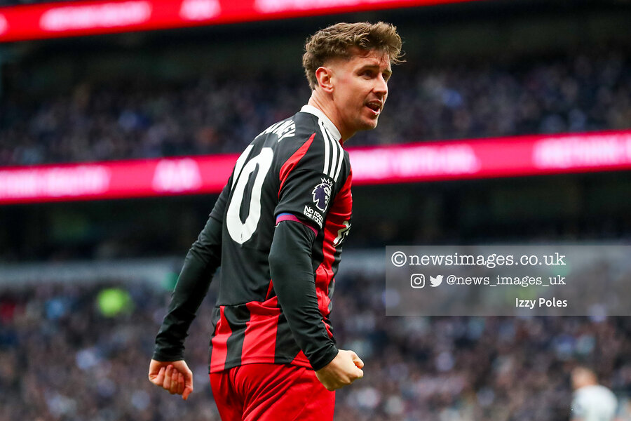 Tom Cairney of Fulham celebrates his goal to make it 1-1 during the Premier League match Tottenham Hotspur vs Fulham at Tottenham Hotspur Stadium, London, United Kingdom, 1st December 2024 (Photo by Izzy Poles/News Images)

#TottenhamFulham  #PremierLeague