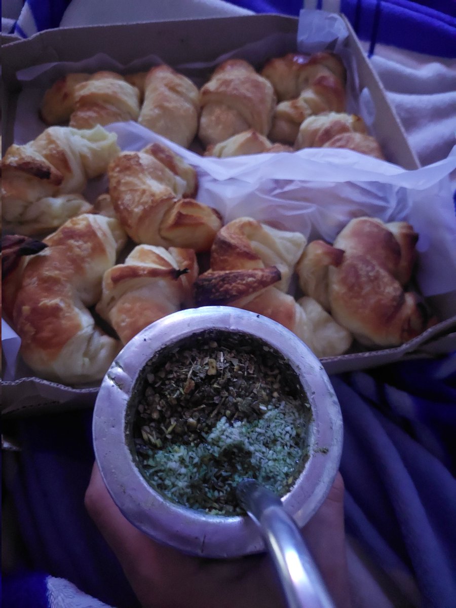 sofiatullio's tweet image. Son muy buenos días! ❤️❤️
#cuartocreciente 🤤