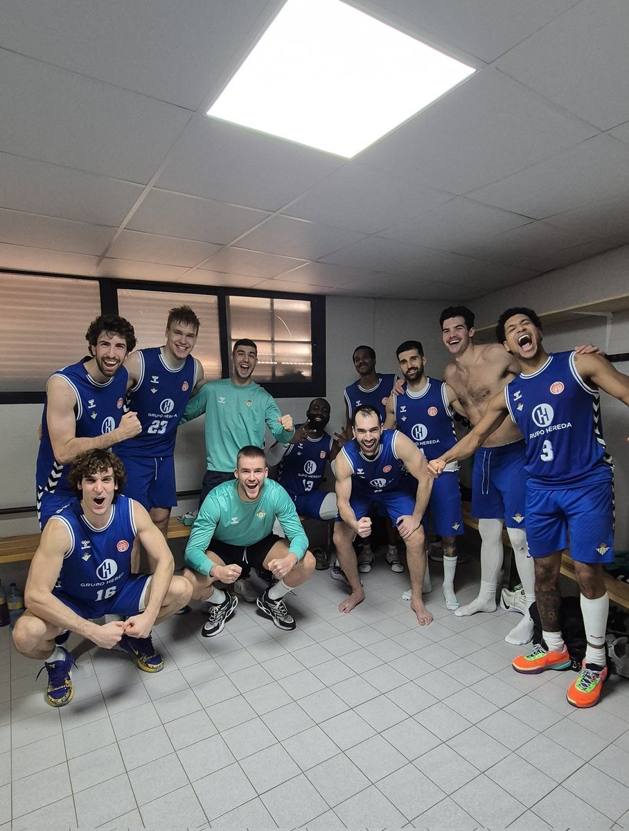 Gonzalo_GV's tweet image. Permítanme que hoy presuma de mi equipo. Hemos ido a jugar un partido con 8 jugadores del 1er equipo y además Rubén llevaba un entrenamiento completo en las últimas 3 semanas y se la ha jugado. El resultado es importante pero lo que me enorgullece es la actitud, una lección más..