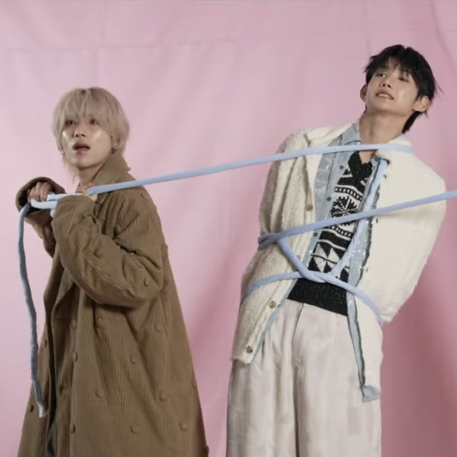 심리학적으로도,육체적으로도
하체가향하는방향이호감시그널인거아는사람