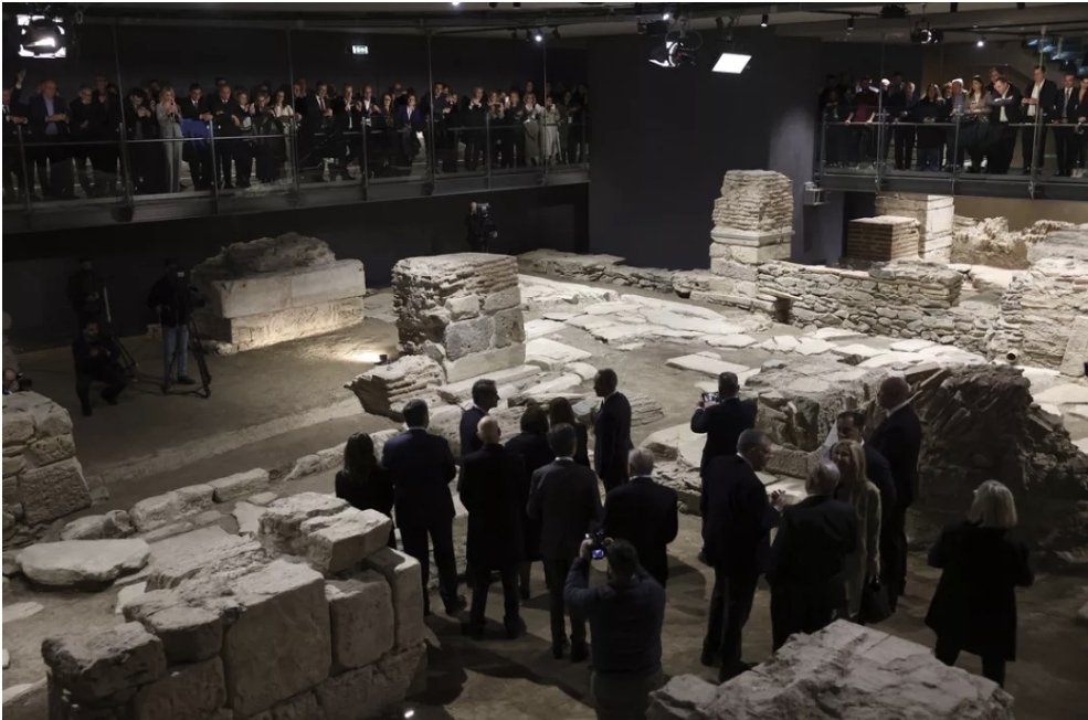 gopenic's tweet image. Solunski metro otvoren je jučer nakon više od dva desetljeća. Gradnju su jako usporili arheološki nalazi, pa su odlučili sve to iskopati.
Solun je grad s 800.000 stanovnika, kao i ZG, gradnja je koštala 3 mlrd €, 1/3 je dala EU, ostalo razvojne banke.
Photo: Alexandros Avramidis