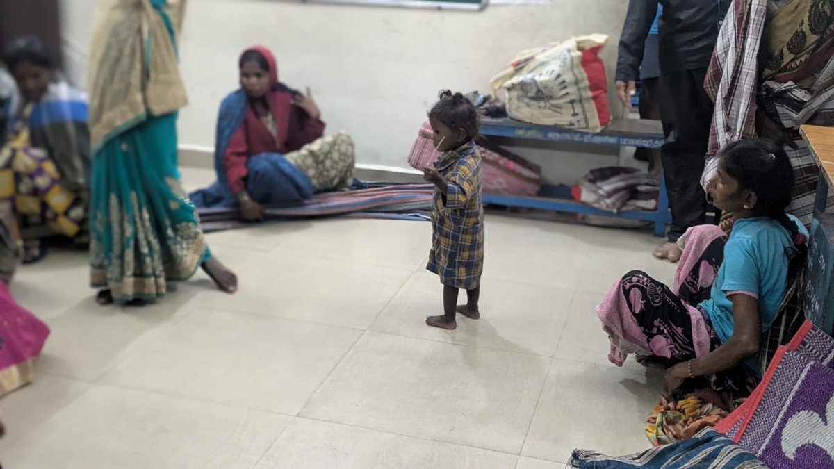 இன்று ஃபெஞ்சல் புயலால் பாதிக்கப்பட்ட மோசூர் அண்ணா நகர் பகுதியில்  இருளர் குடியிருப்பு பகுதியில் மழையால் பாதிக்கப்பட்ட மக்களுக்கு ஆற்காடு தொகுதி
நாம் தமிழர் கட்சி சார்பாக உணவு  வழங்கப்பட்டது.

<a href="/_ITWingNTK/">NTK IT Wing</a> 
<a href="/NaamTamilarOrg/">நாம் தமிழர் கட்சி | Naam Tamilar Katchi</a> 
<a href="/Seeman4TN/">செந்தமிழன் சீமான்</a> 

#Fengal | #Cyclone | #Arcot