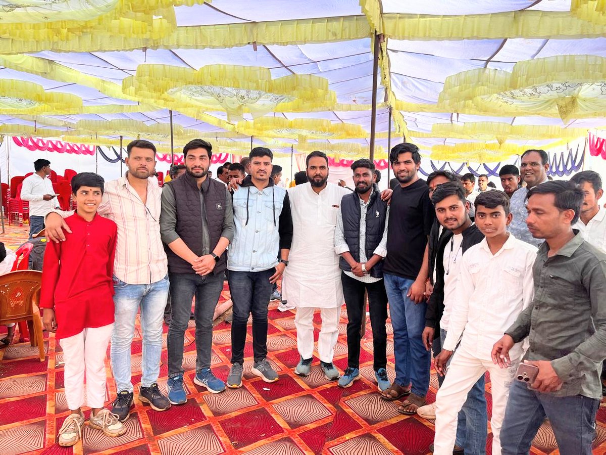 VishnuGNSUI's tweet photo. आज आगर में मार्गदर्शक बड़े भैया आदरणीय श्री विपिन वानखेड़े जी द्वारा आयोजित कार्यकर्ता सम्मेलन एवं दीपावली मिलन समारोह में ।
#टीम_विपिन_वानखेड़े 

@VipinWankhede_ @UdayBhanuIYC  @varunchoudhary2  @ankushwithrg  @Mahaveergurjar_  @Ritubarala  @AASHU_NSUI  #ImranAli #Vishnugurjar https://t.co/tj3lHdtj8Z