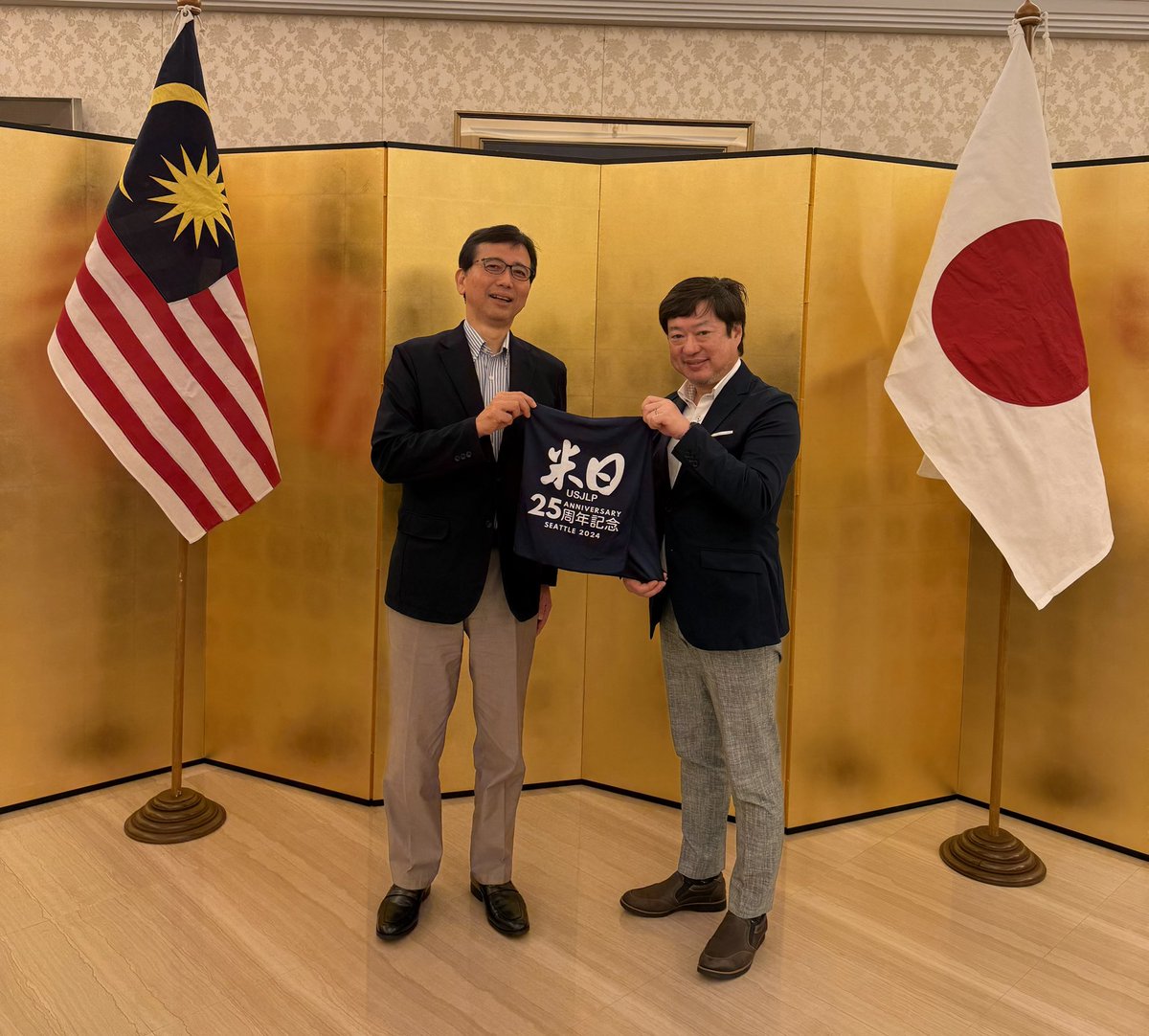 norishikata's tweet photo. I was so delighted to welcome Prof. Ken Jimbo @kenj0126 of Keio University to our residence in Kuala Lumpur!
He came to KL to participate in the Council for Security Cooperation in the Asia-Pacific (#CSCAP), which ISIS Malaysia is co-chair.
https://t.co/1FjBqcHkbV
I hope this conference will further deepen our cooperation in promoting Free and Open Indo-Pacific (#FOIP)!