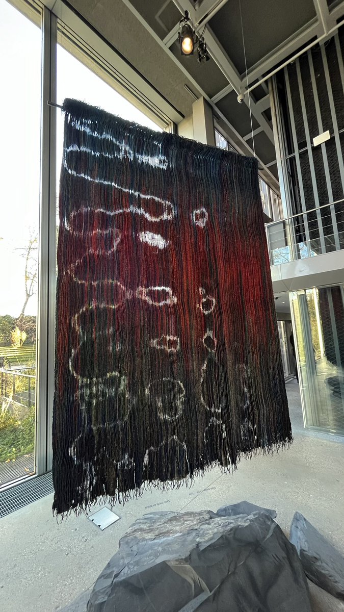 Knowmetry's tweet image. Da gusto estar en París y encontrar la retrospectiva de la obra de la artista colombiana Olga de Amaral en la Fundación Cartier para el Arte Contemporáneo. #Arte #FondationCartier #París #OlgaDeAmaral #ArteTextil #Art #Colombia