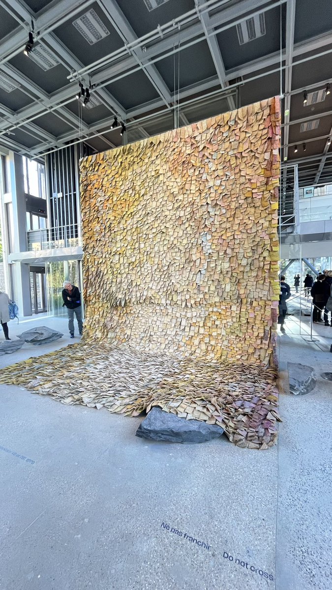 Knowmetry's tweet image. Da gusto estar en París y encontrar la retrospectiva de la obra de la artista colombiana Olga de Amaral en la Fundación Cartier para el Arte Contemporáneo. #Arte #FondationCartier #París #OlgaDeAmaral #ArteTextil #Art #Colombia