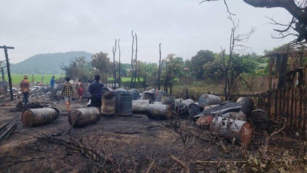 crystalkeyl's tweet photo. The area where the convoy,incl fuel tanks & goods trucks of local people were located near #KawLin & #KantbaLu Twps in Sagaing Div was bombed by military council for 2 days in a row.
#2024Dec1Coup
#Airbusted
#AirBus2AirStrikes
#WhatsHappeninglnMyanmar https://t.co/OdAd8SUZPz