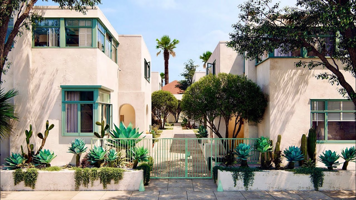 devonzuegel's tweet photo. Horatio West Court, Santa Monica

Architect Irving Gill, built 1919 https://t.co/IgNZobAyY6