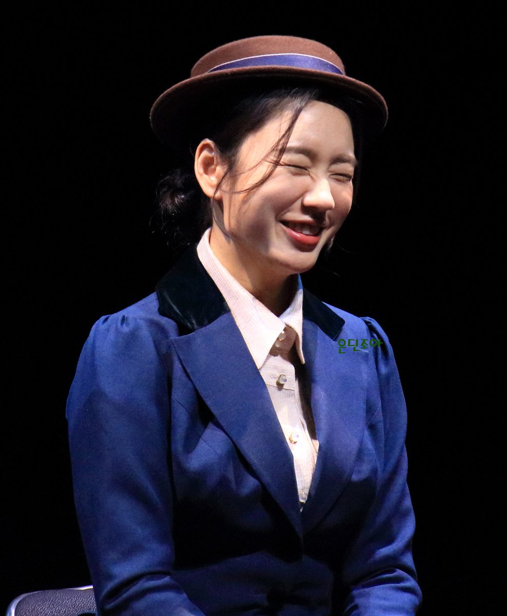 2024.12.01 사일런트스카이 예술가와의 대화 
새초롬 은딘                                             살인미소 미스레빗
 #안은진 #은진 #은딘 #AhnEunjin 
#사일런트스카이 #헨리에타레빗 #HenriettaLeavitt